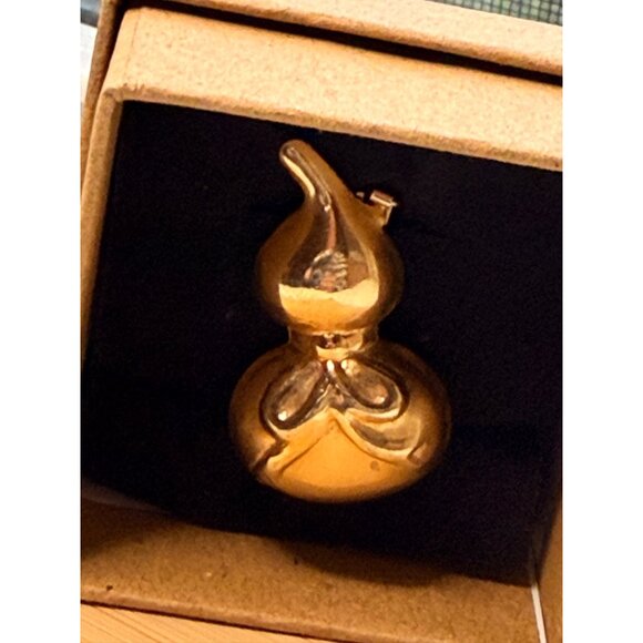 Gold-Tone Gourd-Shaped scarf clip In Gift Box - Picture 2 of 8
